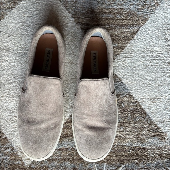 Steve Madden Womens Beige Suede Slip-Ons - Picture 6 of 13